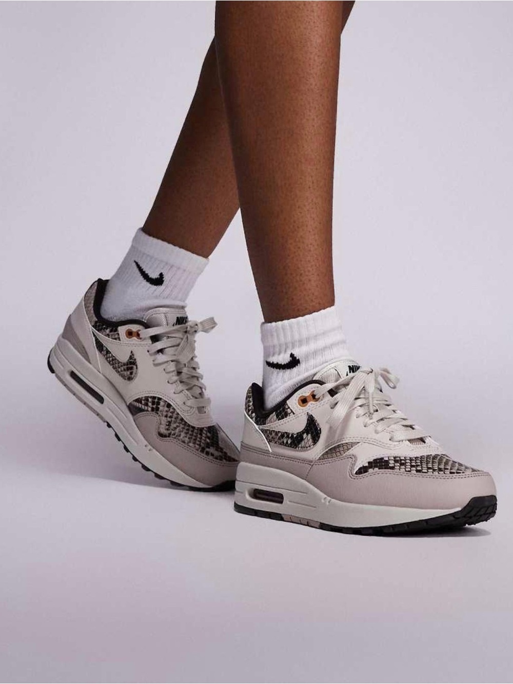 Nike Women’s Sneakers in Beige with Black Snake-Print